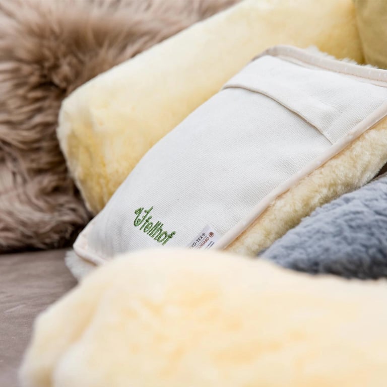 Fellkissen mit dem Logo von fellhof