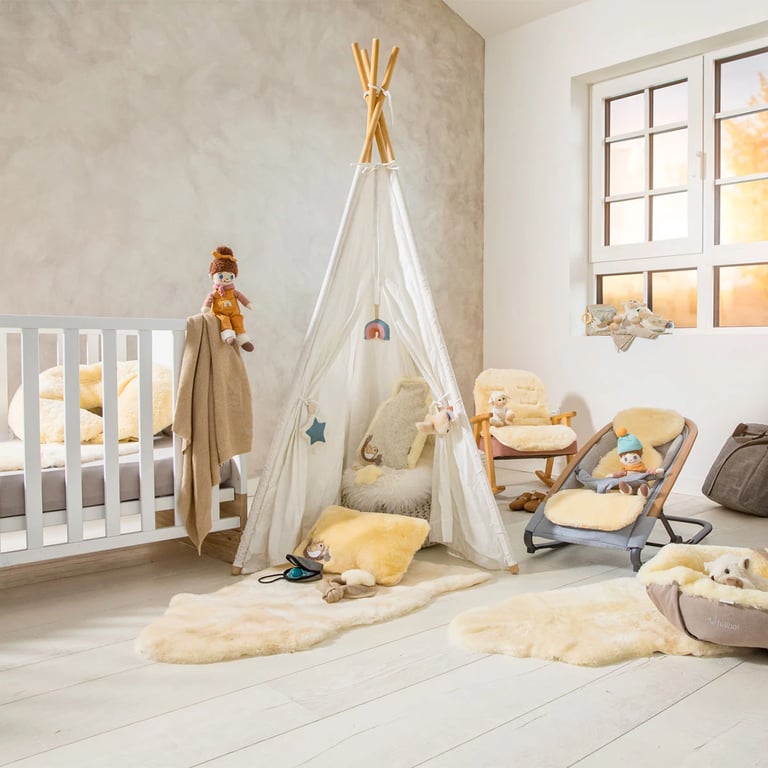 verschiedene Fellhof Produkte, wie Lammfell, Kissen aus Lammfell