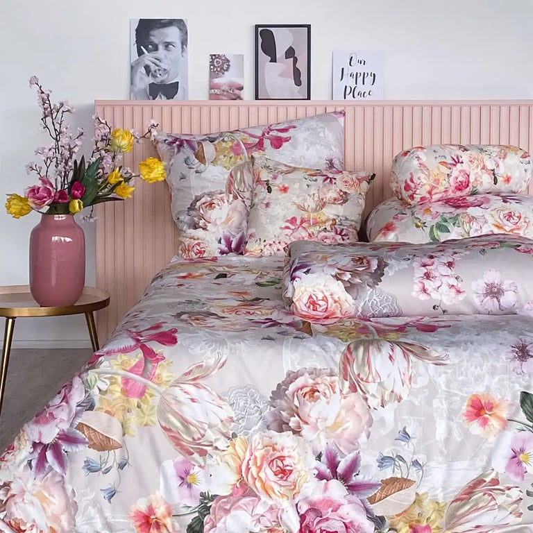 Bettwäsche mit tollen Sommerblumen in rosa und pink